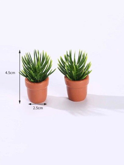 Set of 2 Potted Plants